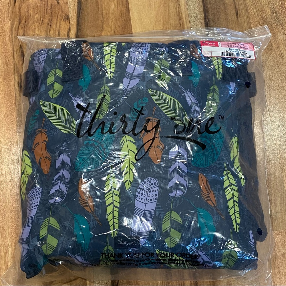 Thirty One Bleacher Blanket - Picture 4 of 5